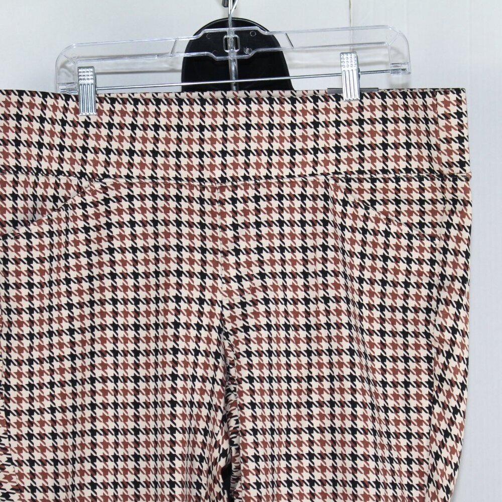 TORRID - Picture 2 of 9
